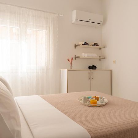 Elio A 1Bdr Apt With Garden 1 Min From The Beach By Hospi Heraklion  Bagian luar foto