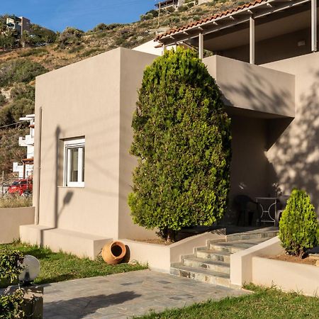 Elio A 1Bdr Apt With Garden 1 Min From The Beach By Hospi Heraklion  Bagian luar foto