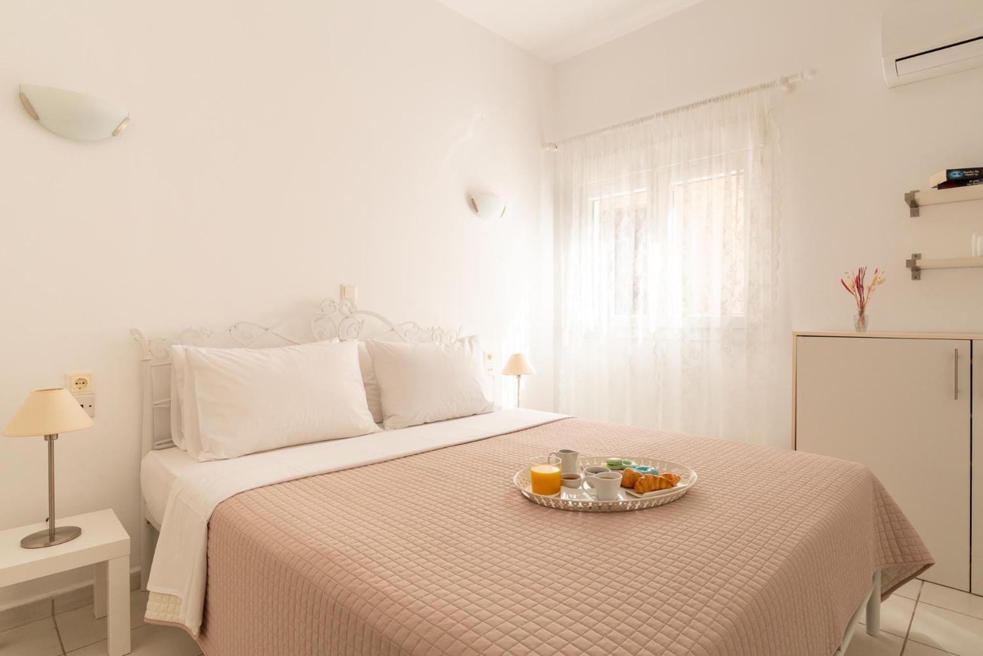 Elio A 1Bdr Apt With Garden 1 Min From The Beach By Hospi Heraklion  Bagian luar foto