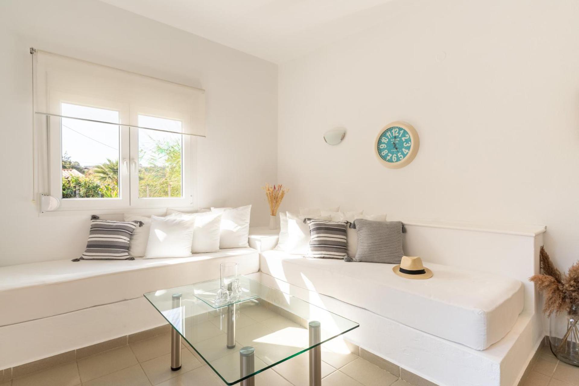 Elio A 1Bdr Apt With Garden 1 Min From The Beach By Hospi Heraklion  Bagian luar foto